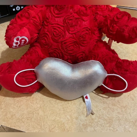 Build A Bear Workshop: Red roses (2021) teddy bear with silver unattached heart. - Picture 2 of 8